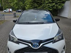 Weiß Gebraucht 2016 Toyota Yaris Hybrid Style Kleinwagen | 13.990 € (Fairer Preis)