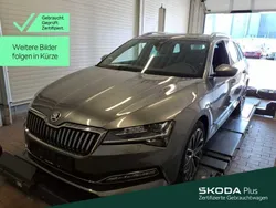 Graphitegrau metallic met. Gebraucht 2023 Skoda Superb LAURIN & KLEMENT Kombi | 34.888 € (Etwas zu teuer)