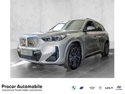 Silber Neu 2025 BMW iX1 M Sport SUV | 54.990 € (Guter Preis)