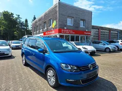 Blau Gebraucht 2017 VW Sharan Comfortline Van / Kleinbus | 16.700 € (Fairer Preis)