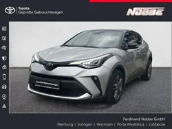 Shimmering silver metallic / d Gebraucht 2023 Toyota C-HR Team SUV | 24.790 € (Superpreis)