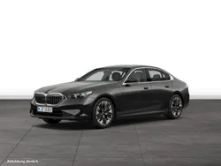 Grau Gebraucht 2024 BMW 550e Limousine | 72.241 €