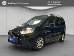 Grau Gebraucht 2020 Ford Tourneo Courier Titanium Van / Kleinbus | 16.990 € (Fairer Preis)