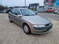 Grau Gebraucht 1996 Opel Vectra Limousine | 1.900 € (Fairer Preis)