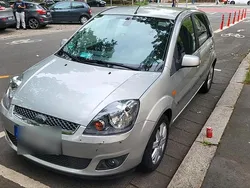 Grau Gebraucht 2006 Ford Fiesta Ghia Kleinwagen | 2.500 € (Fairer Preis)