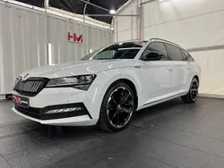 Weiß Gebraucht 2020 Skoda Superb SportLine Kombi | 23.799 € (Fairer Preis)