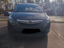 Grau Gebraucht 2016 Opel Zafira Edition Van / Kleinbus | 13.750 € (Etwas zu teuer)