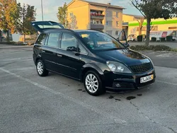 Schwarz Gebraucht 2005 Opel Zafira Van / Kleinbus | 2.700 € (Fairer Preis)