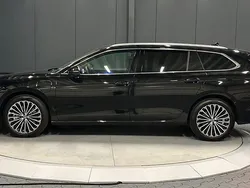 Grenadillschwarz metallic Gebraucht 2024 VW Passat Elegance Kombi | 44.890 € (Superpreis)
