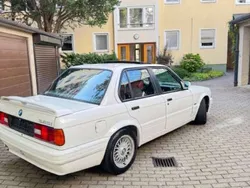 Weiß Gebraucht 1990 BMW 325 Limousine | 25.000 €