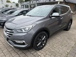Grau Gebraucht 2016 Hyundai Santa Fe Premium SUV | 18.450 € (Fairer Preis)