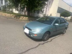 Grün Gebraucht 2001 Ford Focus Futura Limousine | 1.999 € (Guter Preis)