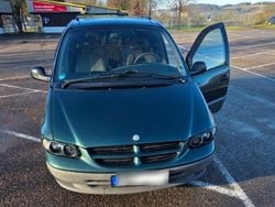 Grün Gebraucht 1998 Chrysler Voyager Van / Kleinbus | 1.200 €