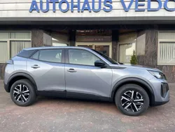 Grau Neu 2024 Peugeot 2008 Active SUV | 20.990 € (Guter Preis)