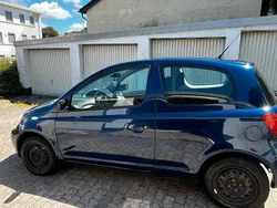 Blau Gebraucht 2004 Toyota Yaris Kleinwagen | 2.200 € (Etwas zu teuer)