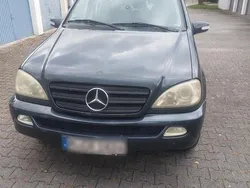 Schwarz Gebraucht 2003 Mercedes ML270 SUV | 2.500 €