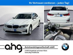 Weiß Gebraucht 2021 BMW 318 Advantage Limousine | 19.930 € (Fairer Preis)