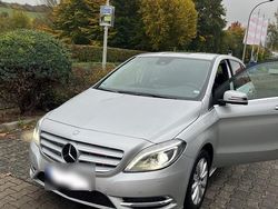 Silber Gebraucht 2014 Mercedes B220 Van / Kleinbus | 13.950 € (Fairer Preis)