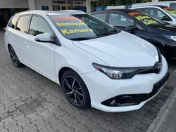 Weiß Gebraucht 2018 Toyota Auris Touring Sports Team Kombi | 13.900 € (Fairer Preis)