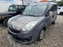 Grau Gebraucht 2012 Opel Combo Van / Kleinbus | 2.900 € (Fairer Preis)