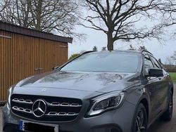 Grau Gebraucht 2018 Mercedes GLA200 AMG line SUV | 19.000 € (Fairer Preis)