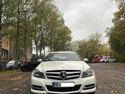 Weiß Gebraucht 2011 Mercedes 220 Edition 1 Coupé | 13.000 €