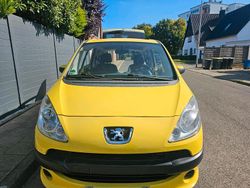 Gelb Gebraucht 2005 Peugeot 1007 Kleinwagen | 2.200 € (Teuer)