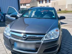 Grau Gebraucht 2009 Opel Astra Kombi | 4.300 € (Fairer Preis)
