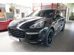 Tiefschwarz (metallic) Gebraucht 2015 Porsche Cayenne SUV | 39.990 € (Etwas zu teuer)