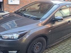 Grau Gebraucht 2017 Ford Focus ST-Line Limousine | 7.500 € (Guter Preis)