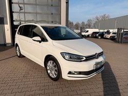 Weiß Gebraucht 2017 VW Touran Highline Van / Kleinbus | 13.990 € (Guter Preis)