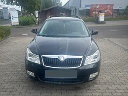 Schwarz Gebraucht 2010 Skoda Octavia Kombi | 3.000 € (Superpreis)