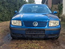 Blau Gebraucht 2001 VW Bora Edition Limousine | 600 € (Superpreis)