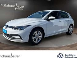 Weiß Gebraucht 2022 VW Golf VIII Life Limousine | 23.580 € (Etwas zu teuer)
