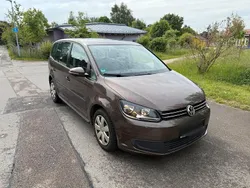 Braun Gebraucht 2012 VW Touran Van / Kleinbus | 2.200 €