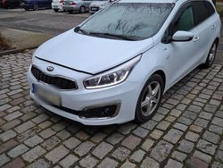 Weiß Gebraucht 2016 Kia Ceed Limousine | 5.850 € (Etwas zu teuer)