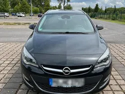 Schwarz Gebraucht 2014 Opel Astra Kombi | 6.100 € (Etwas zu teuer)