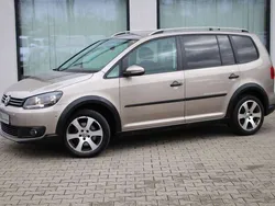 Beige Gebraucht 2013 VW Touran Cross Van / Kleinbus | 12.888 € (Etwas zu teuer)