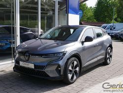 Grau Gebraucht 2022 Renault Mégane Equilibre Limousine | 21.489 € (Etwas zu teuer)