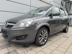 Grau Gebraucht 2011 Opel Zafira Design Edition Van / Kleinbus | 2.400 € (Superpreis)