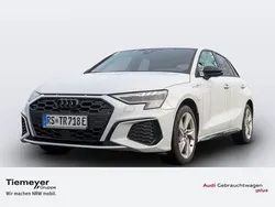 Weiß Gebraucht 2022 Audi A3 Sportback e-tron S-Line Limousine | 35.090 €