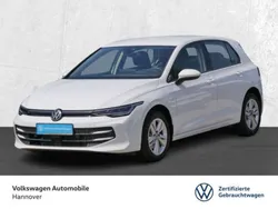 Pure white Gebraucht 2024 VW Golf VIII Life Limousine | 24.990 € (Fairer Preis)