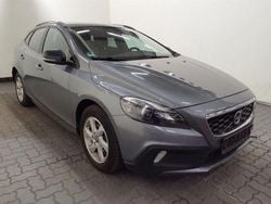 Grau Gebraucht 2015 Volvo V40 CC You! Kombi | 15.985 € (Etwas zu teuer)