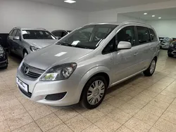 Silber Gebraucht 2012 Opel Zafira Family Van / Kleinbus | 3.400 € (Fairer Preis)