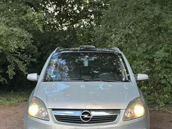 Grau Gebraucht 2006 Opel Zafira Van / Kleinbus | 1.800 € (Fairer Preis)