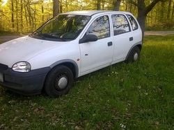 Weiß Gebraucht 2000 Opel Corsa Kombi | 999 €