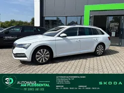 Weiß Gebraucht 2022 Skoda Superb Style Kombi | 29.870 € (Teuer)