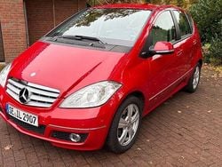 Rot Gebraucht 2011 Mercedes A180 Avantgarde Van / Kleinbus | 8.888 € (Etwas zu teuer)