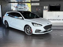 Weiß Gebraucht 2021 Ford Focus ST-Line Limousine | 22.690 € (Fairer Preis)