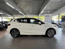 Weiß Gebraucht 2023 BMW 230e Active Tourer M Sport Van / Kleinbus | 37.999 € (Fairer Preis)